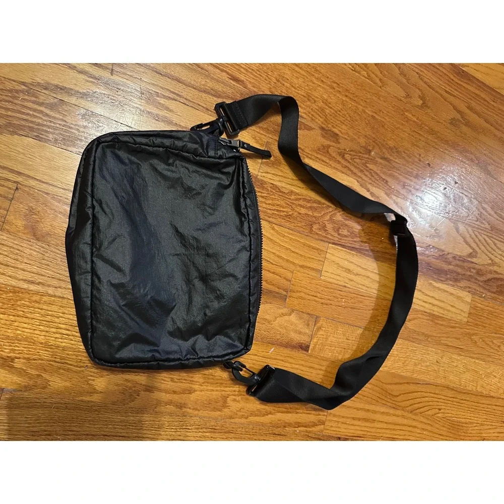 Nike Tech Small Items Crossbody Bag Reversible Black White Graphic BA5123-010
